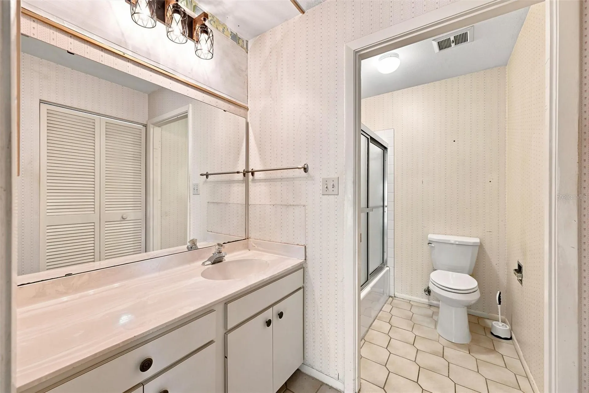240 Sherwood Drive Bradenton FL 34210