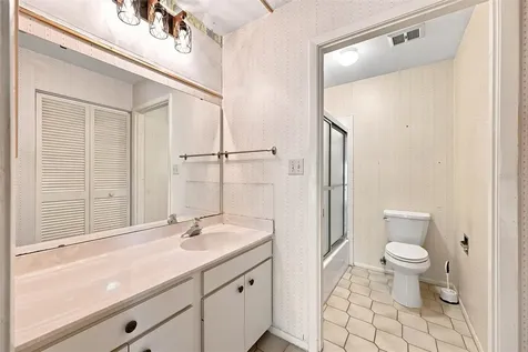 240 Sherwood Drive Bradenton FL 34210