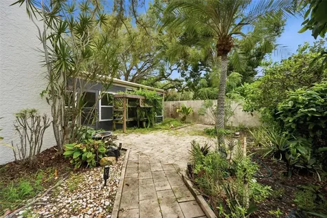 240 Sherwood Drive Bradenton FL 34210