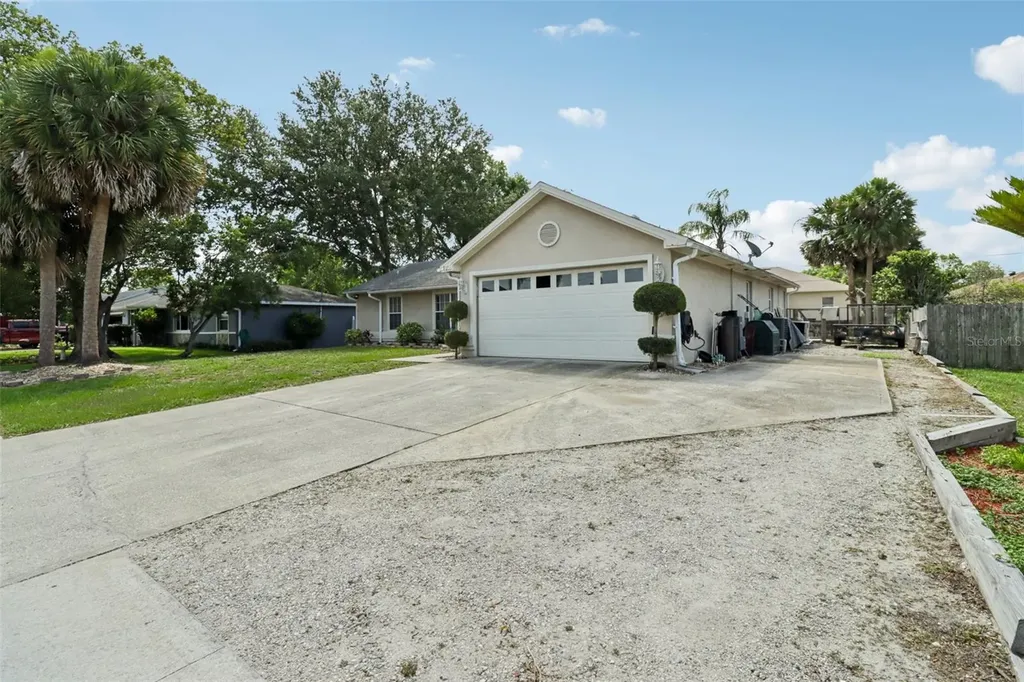 1977 S Old Mill Drive Deltona FL 32725