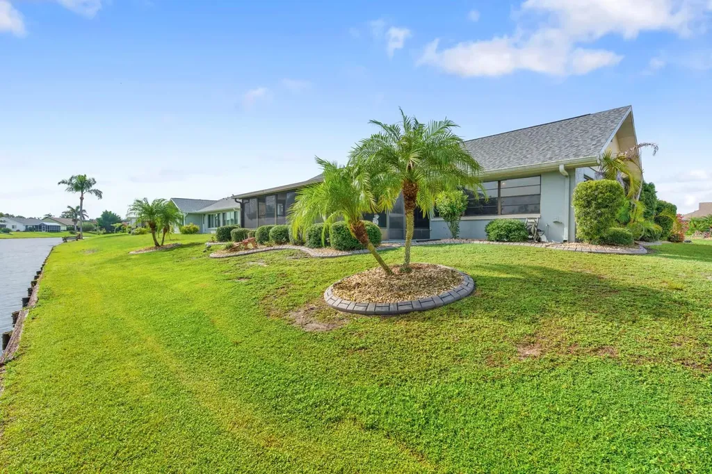 2023 El Rancho Drive Sun City Center FL 33573