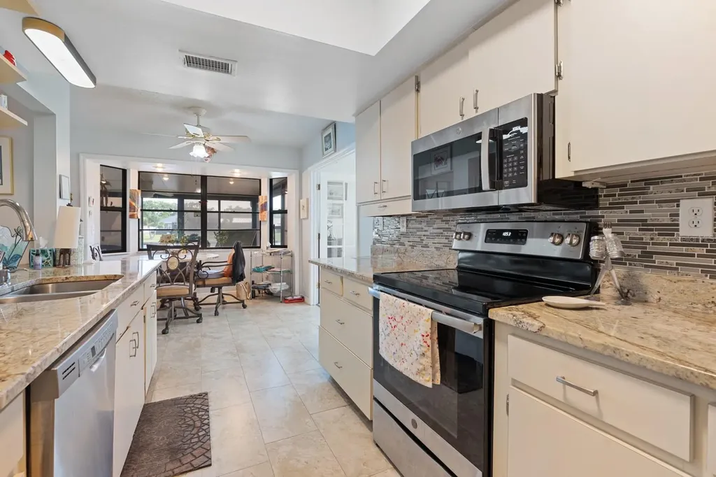 2023 El Rancho Drive Sun City Center FL 33573