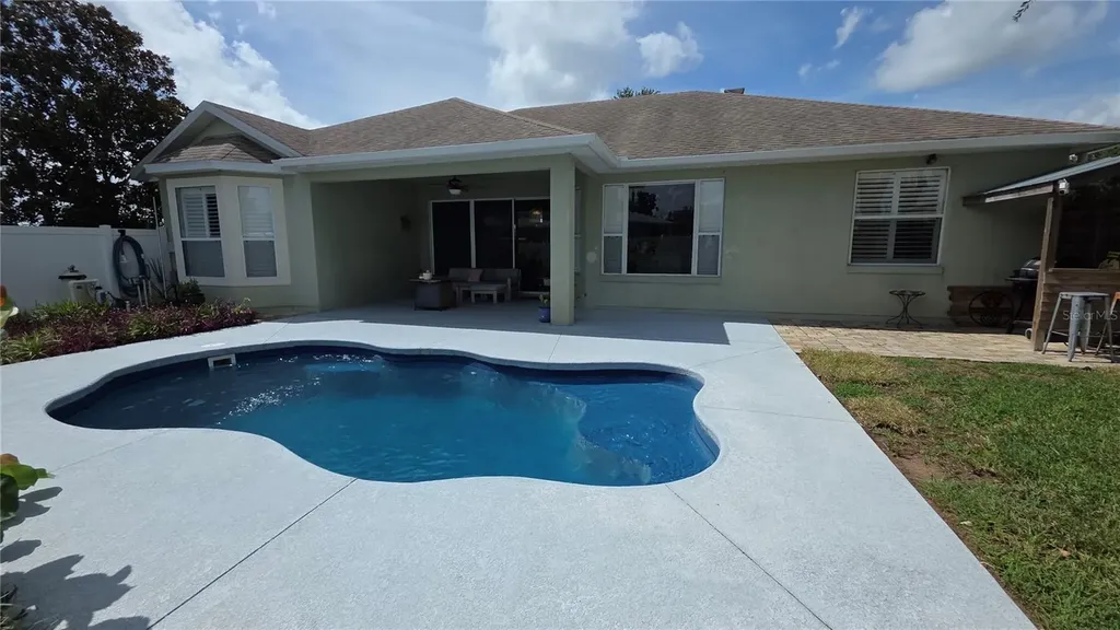 36812 Queen Bee Lane Grand Island FL 32735