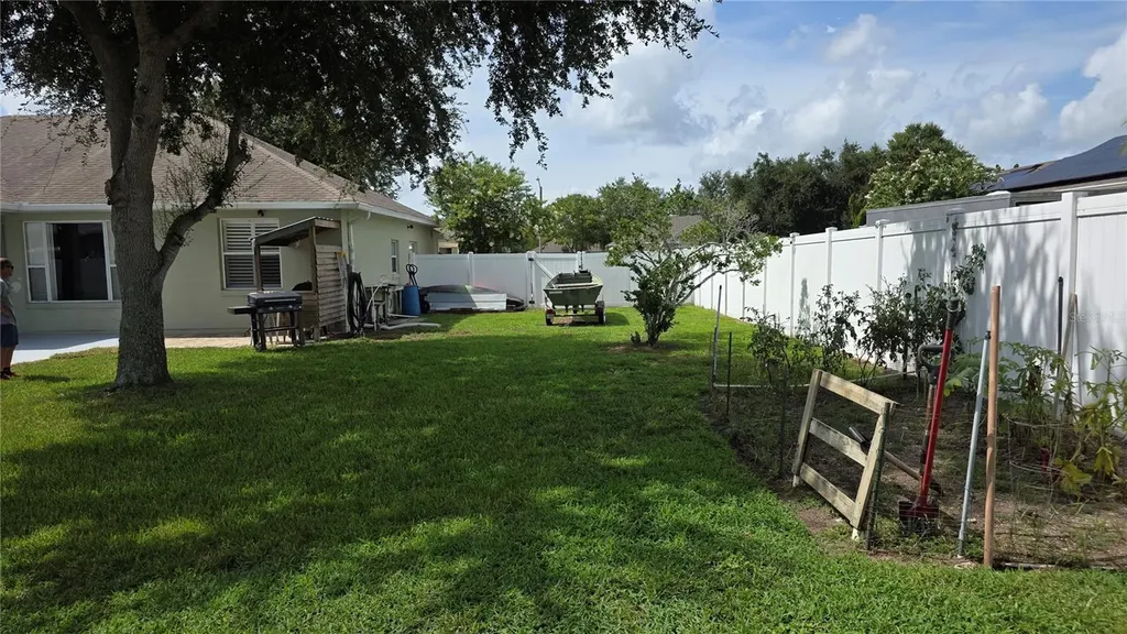 36812 Queen Bee Lane Grand Island FL 32735
