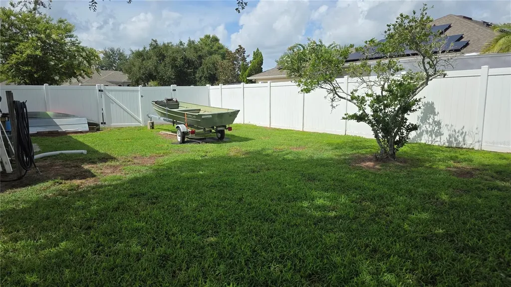 36812 Queen Bee Lane Grand Island FL 32735