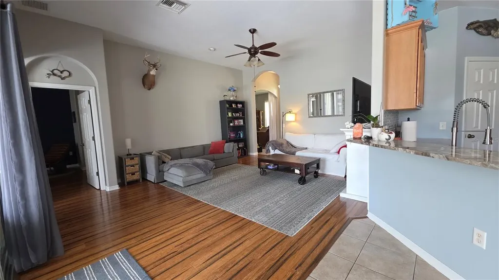 36812 Queen Bee Lane Grand Island FL 32735