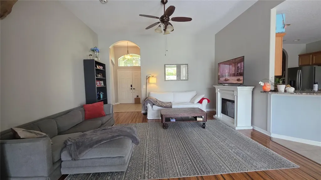 36812 Queen Bee Lane Grand Island FL 32735