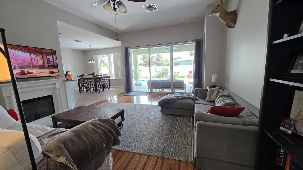36812 Queen Bee Lane Grand Island FL 32735