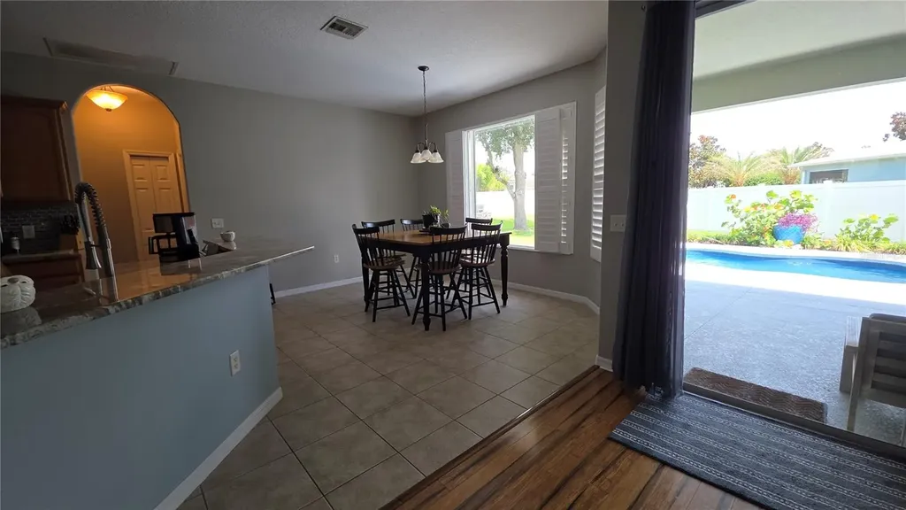36812 Queen Bee Lane Grand Island FL 32735