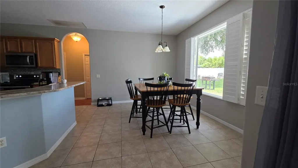 36812 Queen Bee Lane Grand Island FL 32735