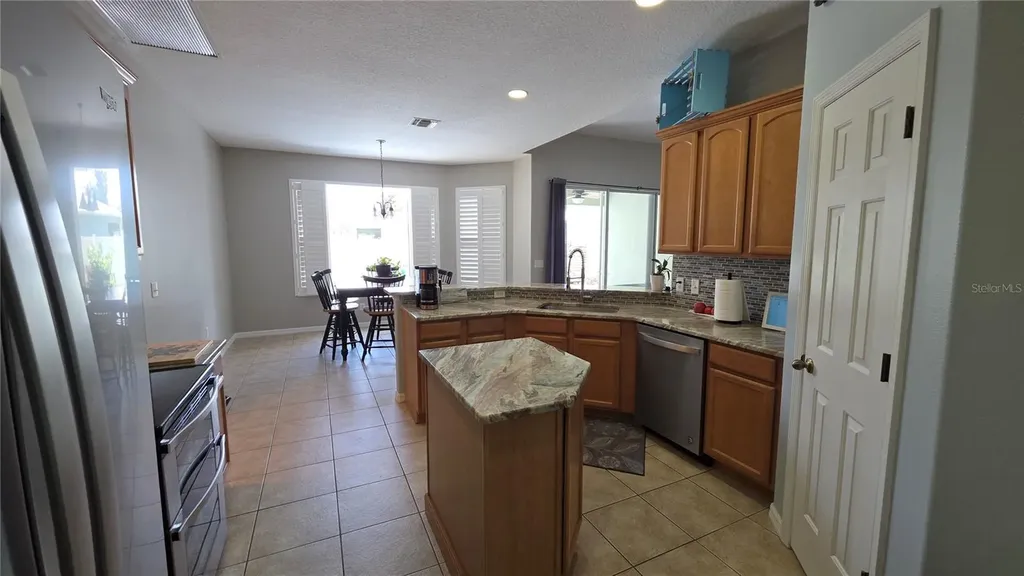 36812 Queen Bee Lane Grand Island FL 32735