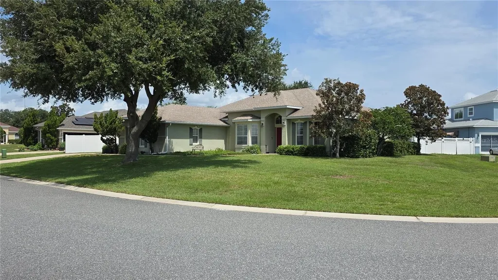 36812 Queen Bee Lane Grand Island FL 32735