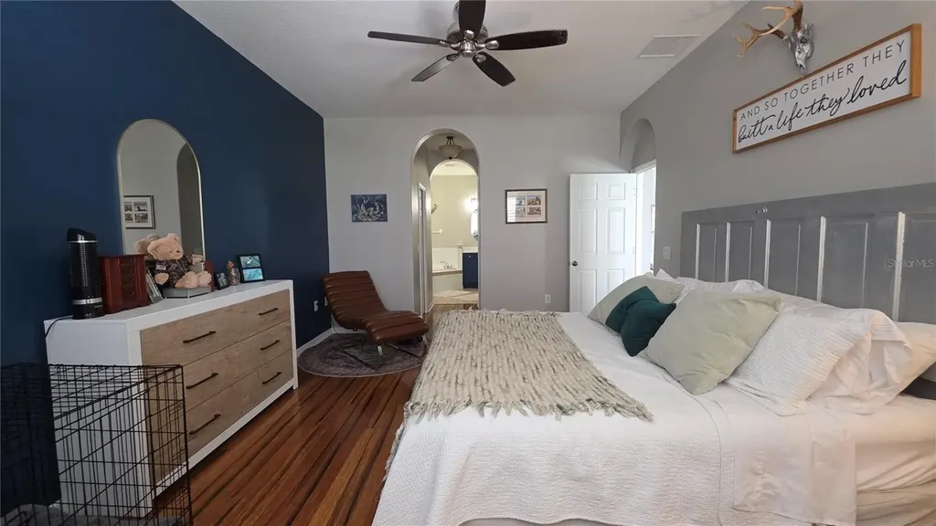 36812 Queen Bee Lane Grand Island FL 32735