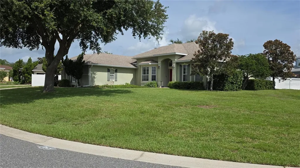 36812 Queen Bee Lane Grand Island FL 32735