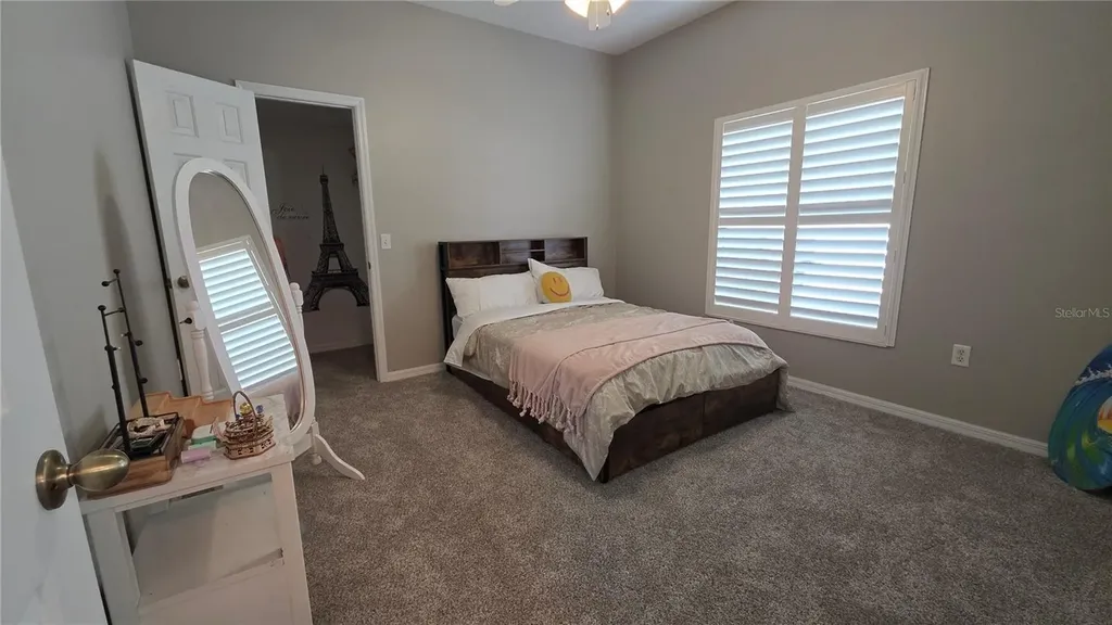 36812 Queen Bee Lane Grand Island FL 32735