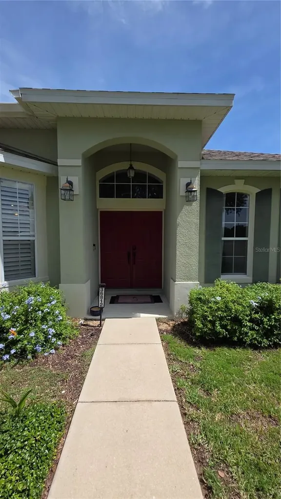 36812 Queen Bee Lane Grand Island FL 32735