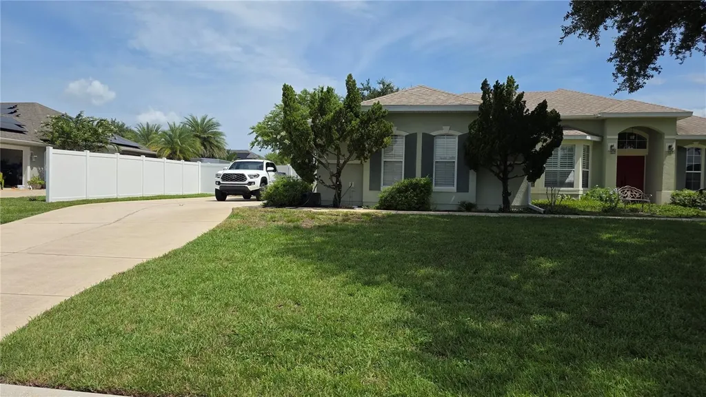 36812 Queen Bee Lane Grand Island FL 32735