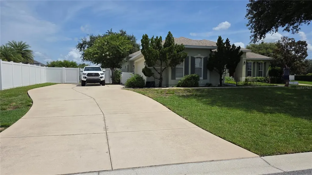 36812 Queen Bee Lane Grand Island FL 32735