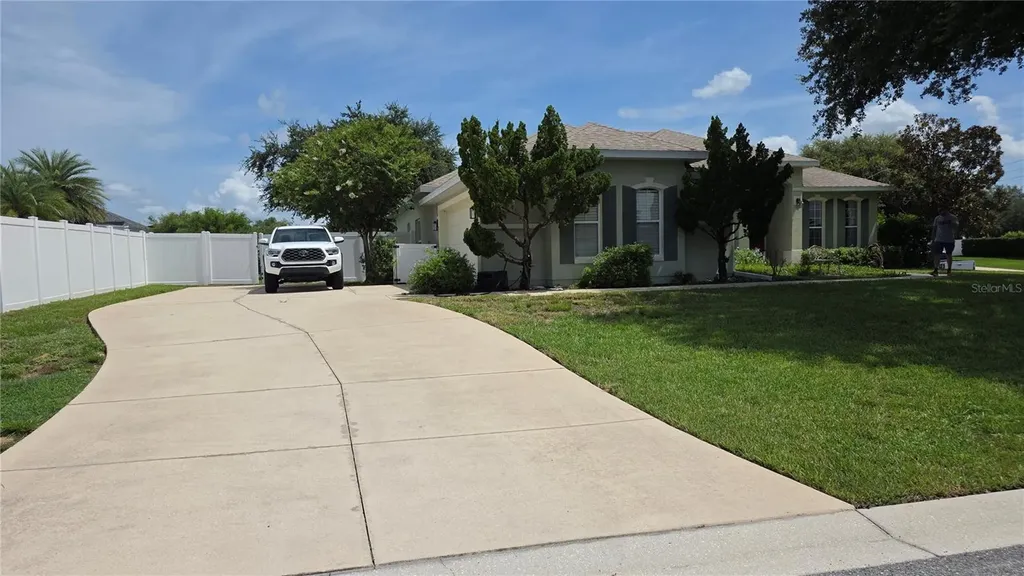 36812 Queen Bee Lane Grand Island FL 32735