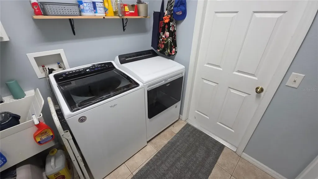 36812 Queen Bee Lane Grand Island FL 32735