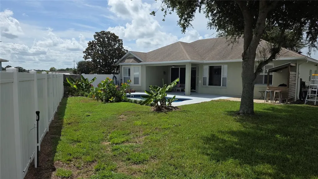 36812 Queen Bee Lane Grand Island FL 32735