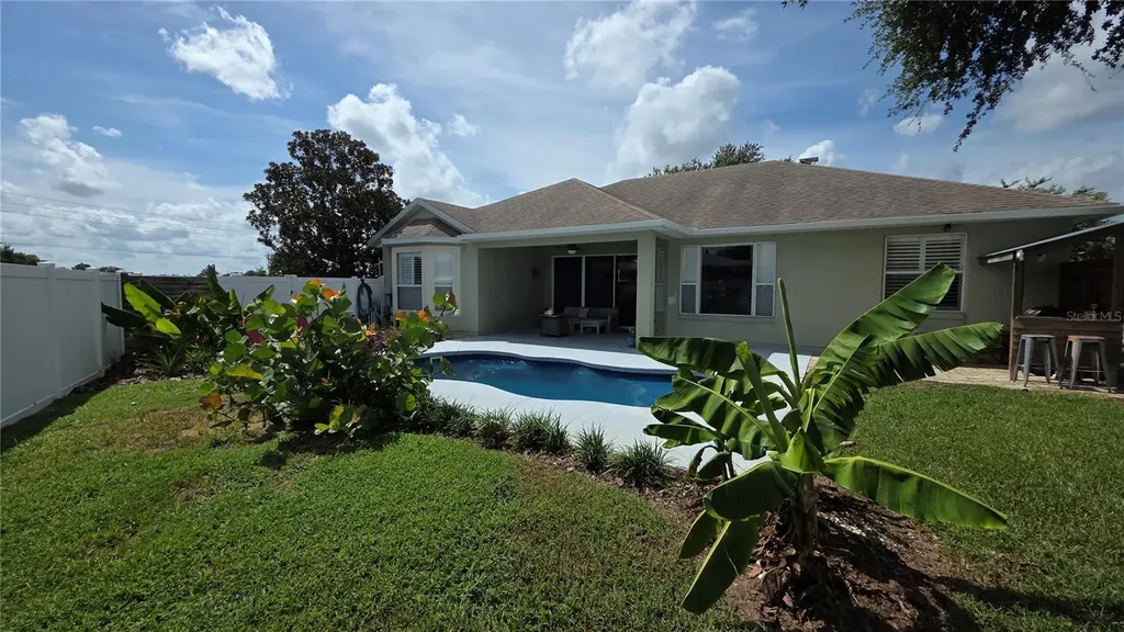 36812 Queen Bee Lane Grand Island FL 32735