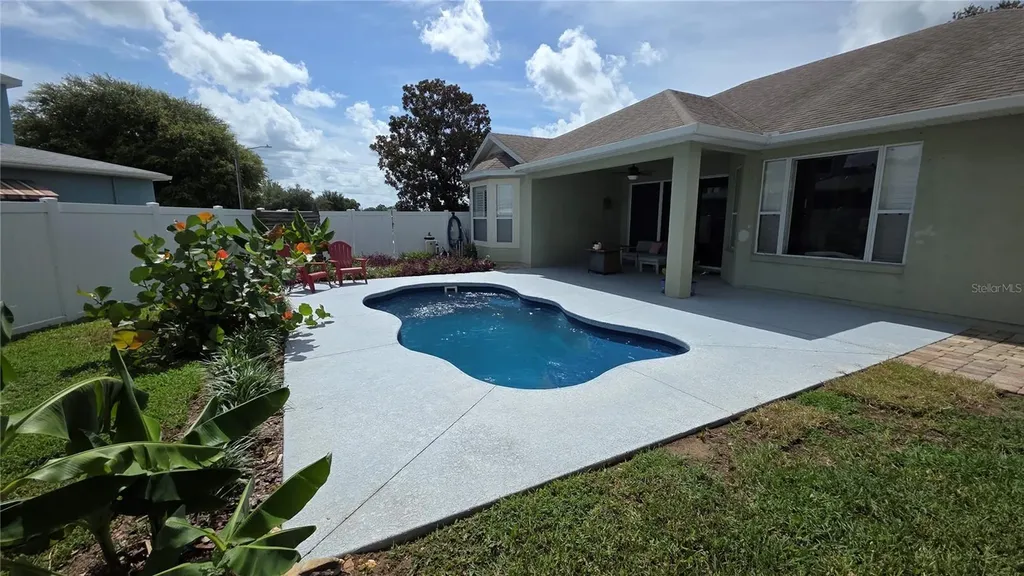 36812 Queen Bee Lane Grand Island FL 32735