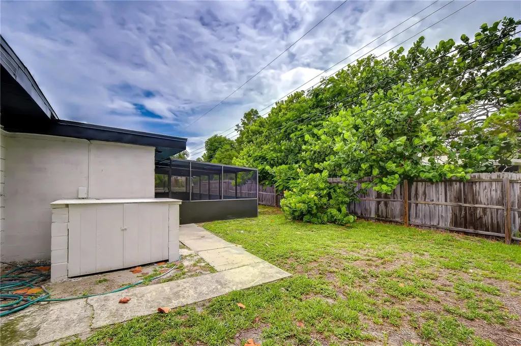 6871 4th Street S St Petersburg FL 33705