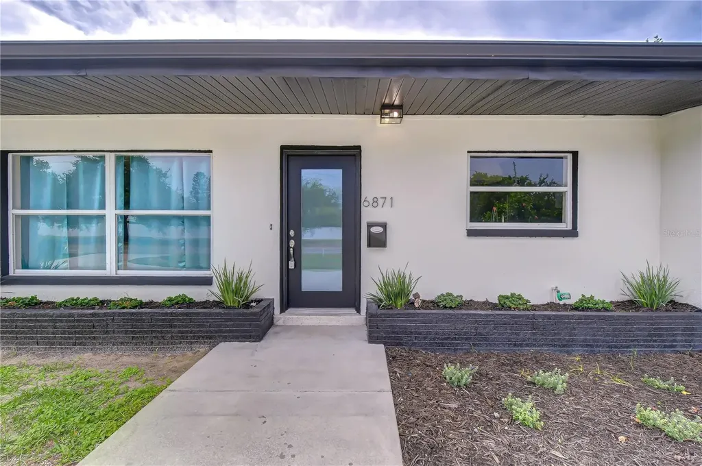 6871 4th Street S St Petersburg FL 33705
