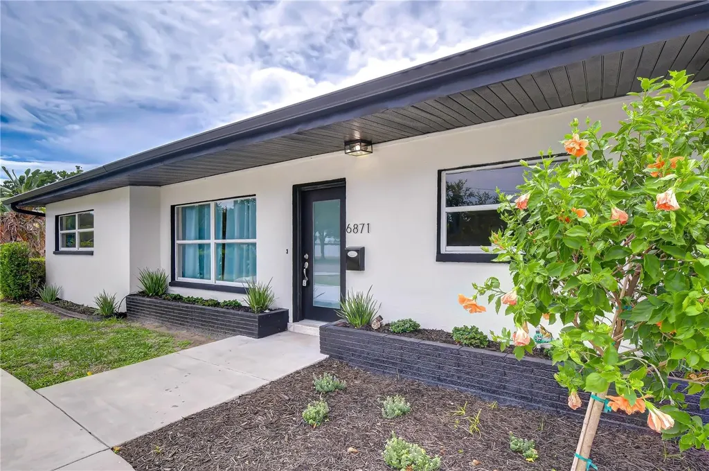 6871 4th Street S St Petersburg FL 33705