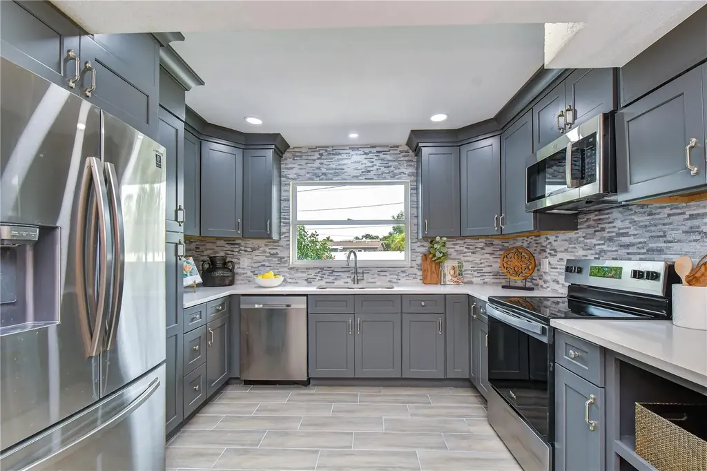 6871 4th Street S St Petersburg FL 33705