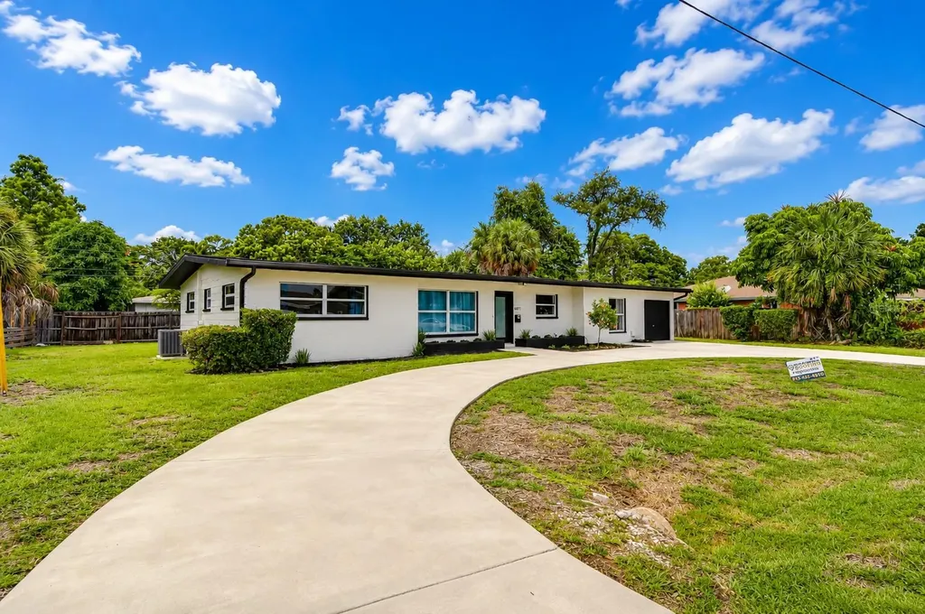 6871 4th Street S St Petersburg FL 33705