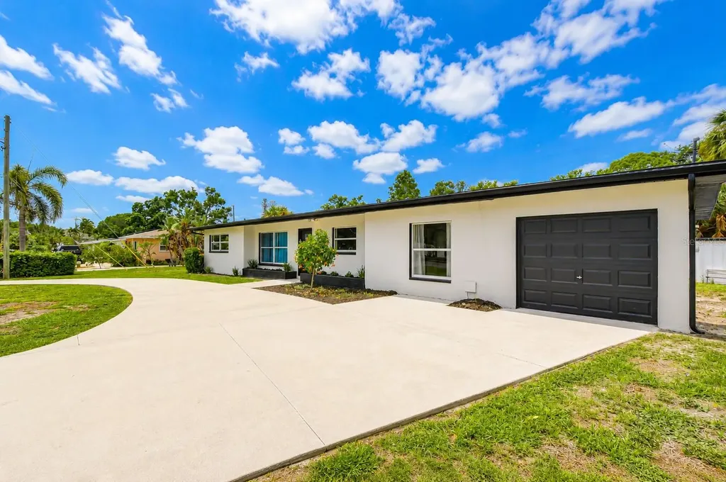 6871 4th Street S St Petersburg FL 33705