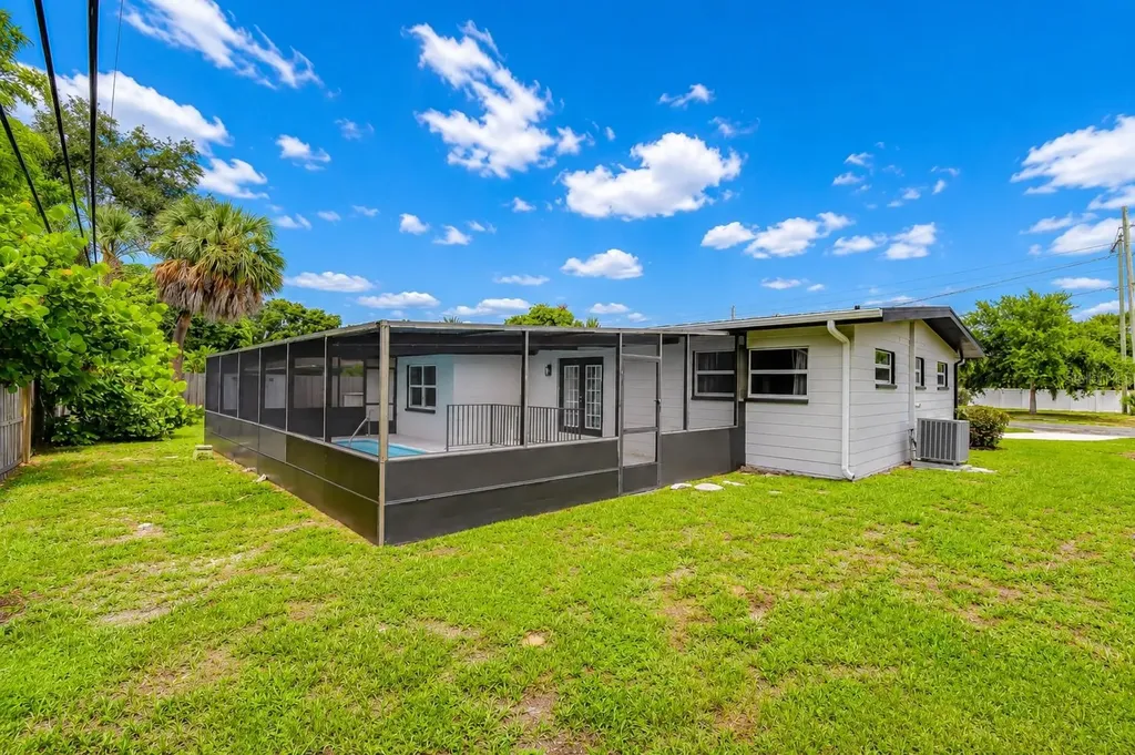 6871 4th Street S St Petersburg FL 33705
