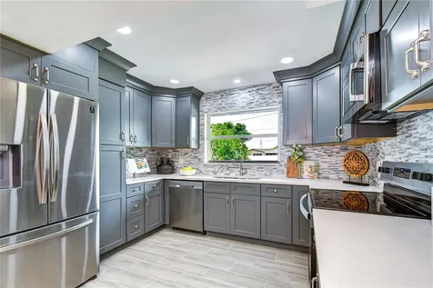 6871 4th Street S St Petersburg FL 33705