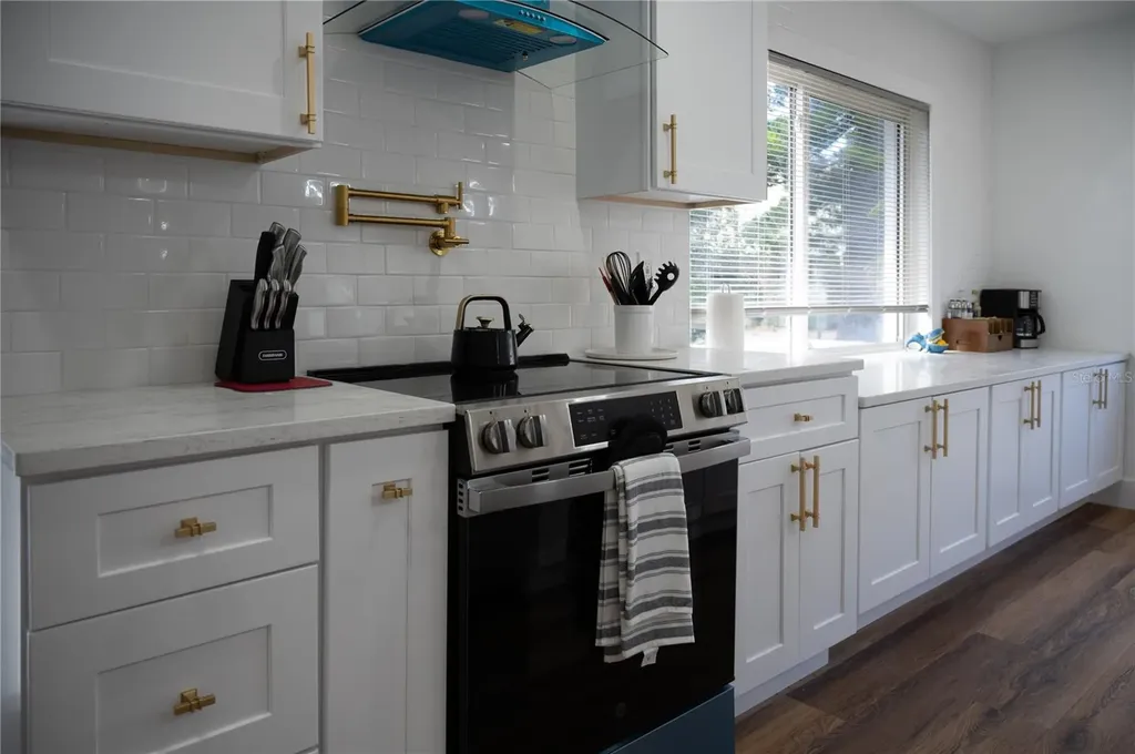 6613 Blue Heron Drive S St Petersburg FL 33707