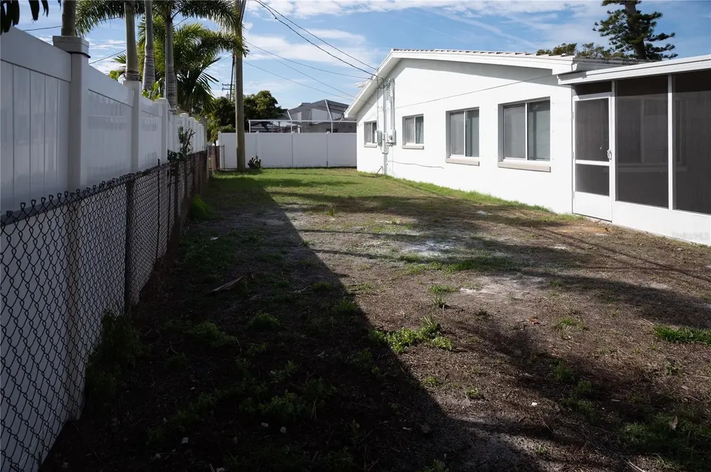 6613 Blue Heron Drive S St Petersburg FL 33707