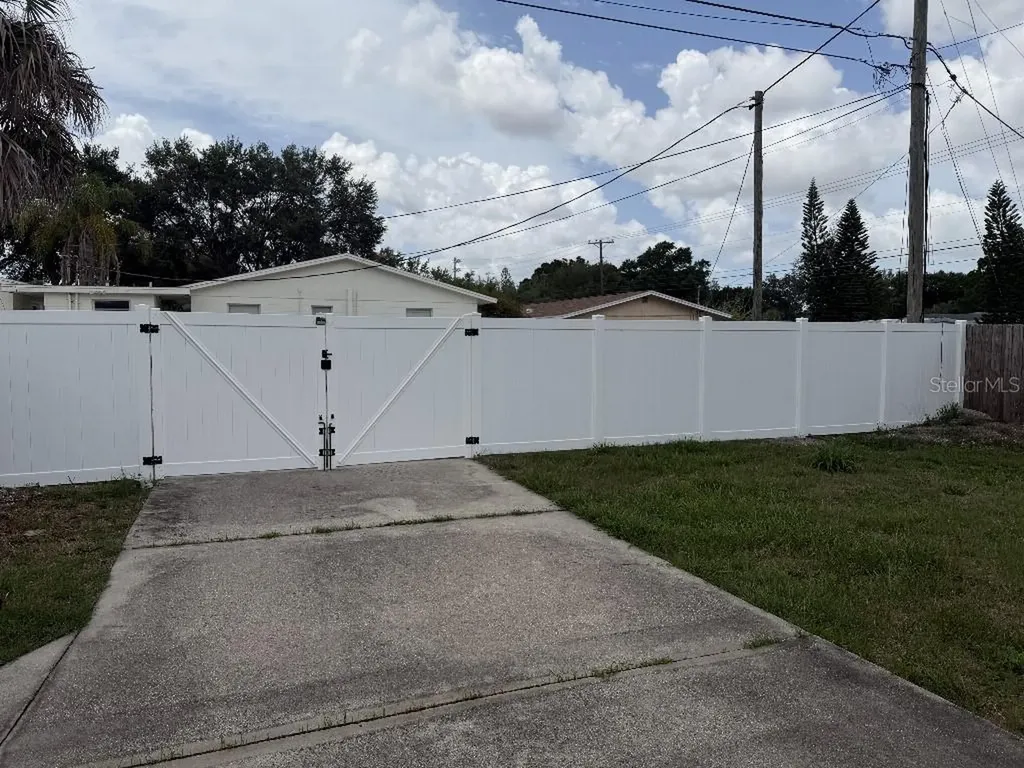 632 89th Avenue N St Petersburg FL 33702