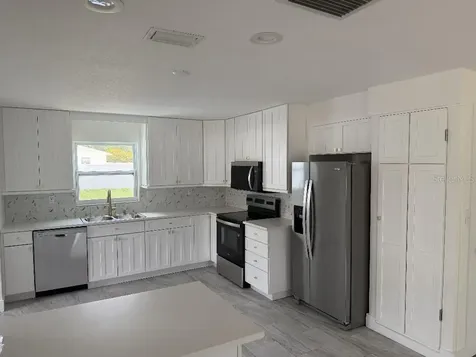 632 89th Avenue N St Petersburg FL 33702