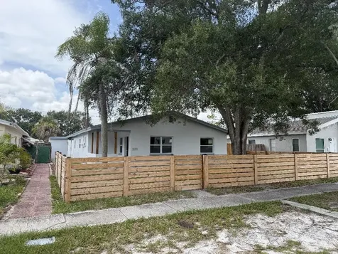 632 89th Avenue N St Petersburg FL 33702