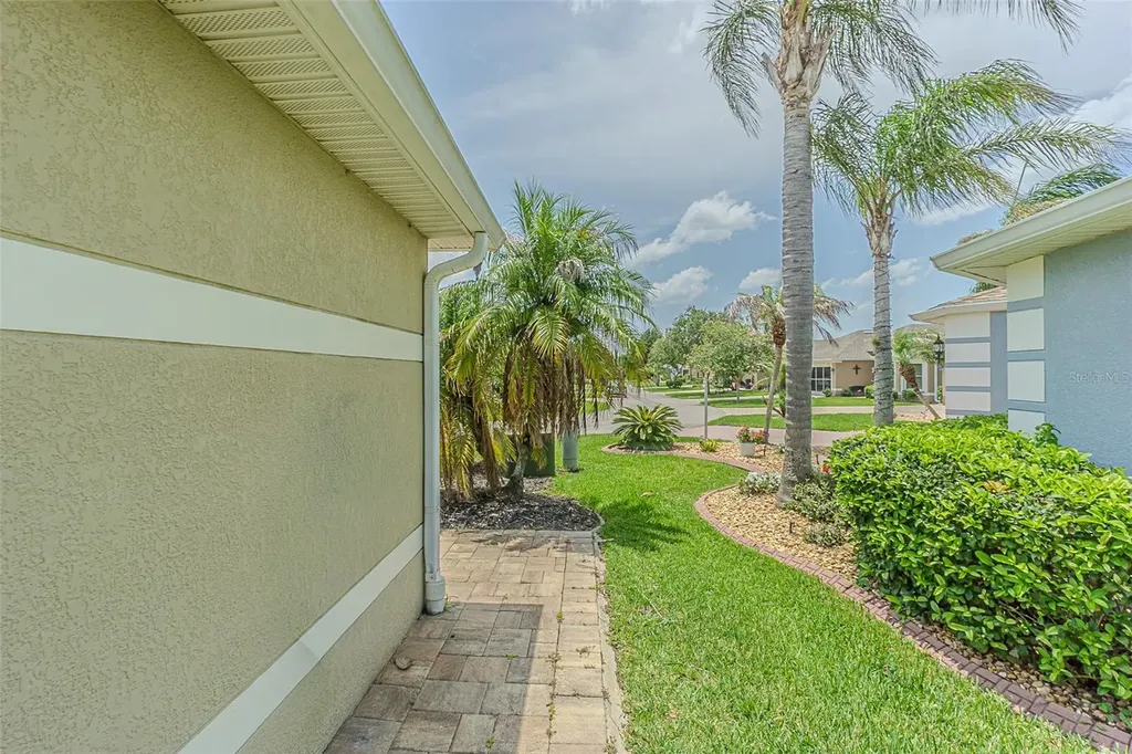 29435 Snap Hook Drive San Antonio FL 33576