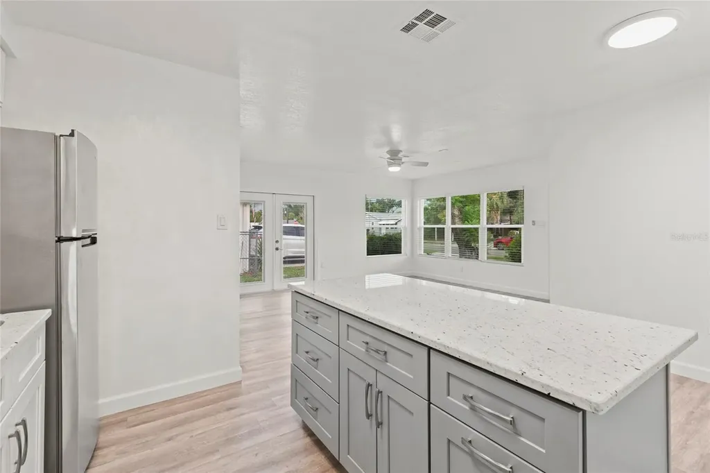 2827 16th Avenue S St Petersburg FL 33712