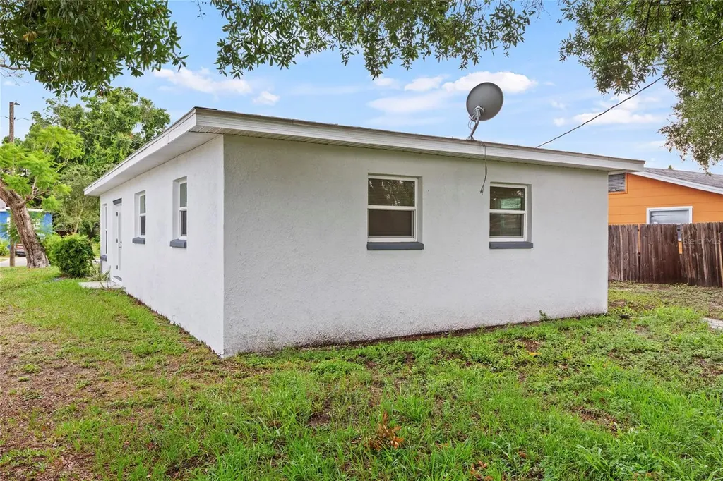 2827 16th Avenue S St Petersburg FL 33712