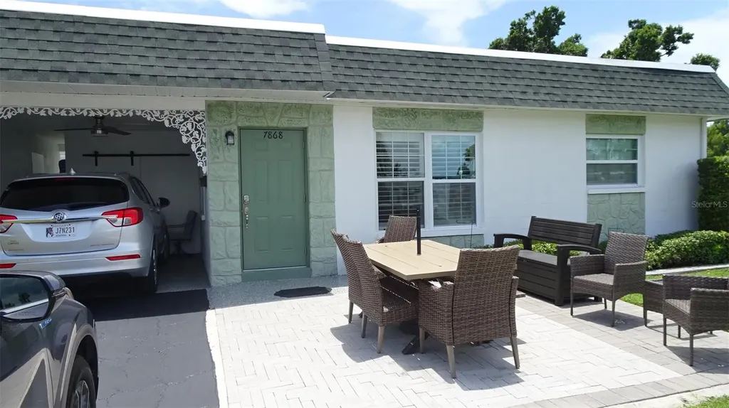 7868 40th Avenue N St Petersburg FL 33709