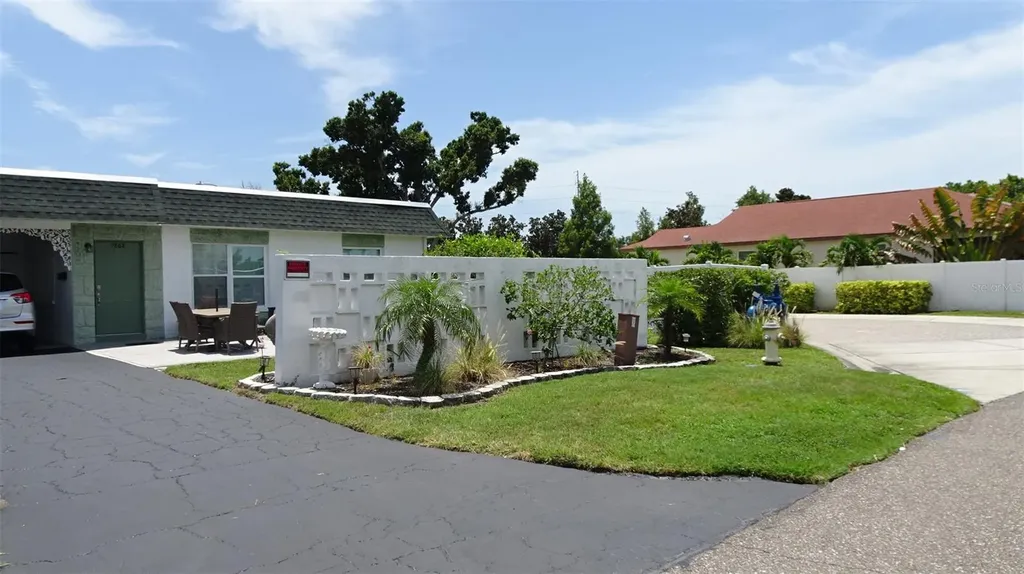 7868 40th Avenue N St Petersburg FL 33709