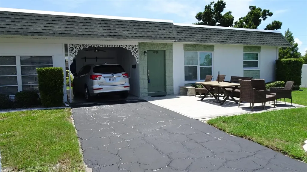 7868 40th Avenue N St Petersburg FL 33709