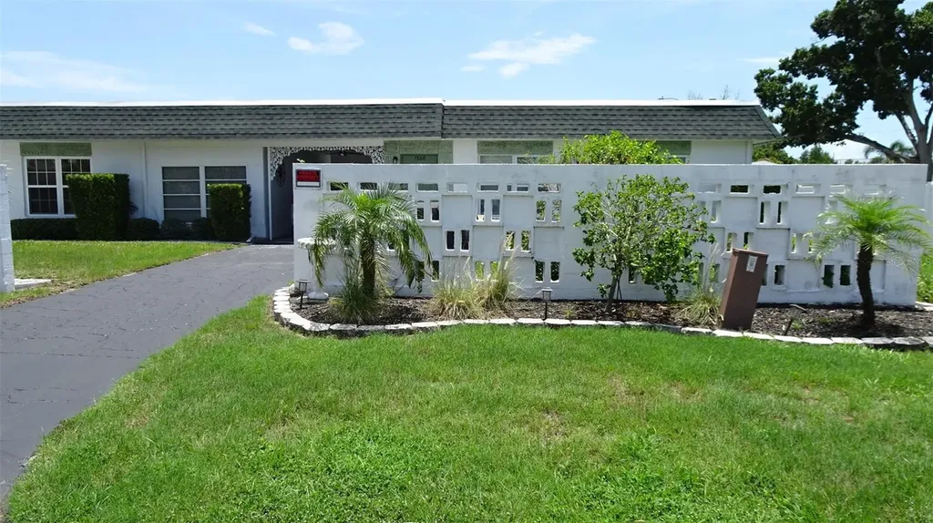 7868 40th Avenue N St Petersburg FL 33709