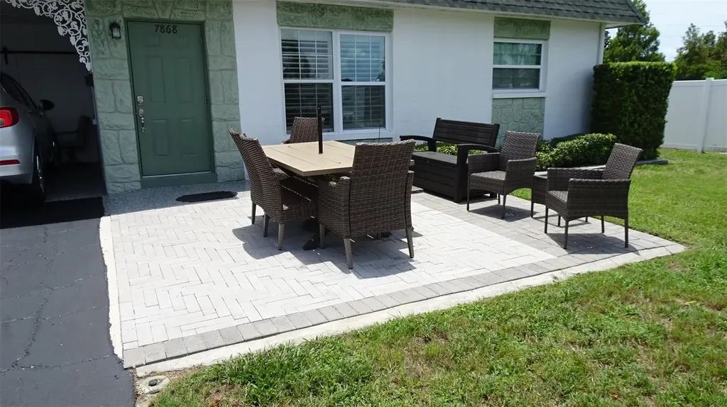 7868 40th Avenue N St Petersburg FL 33709