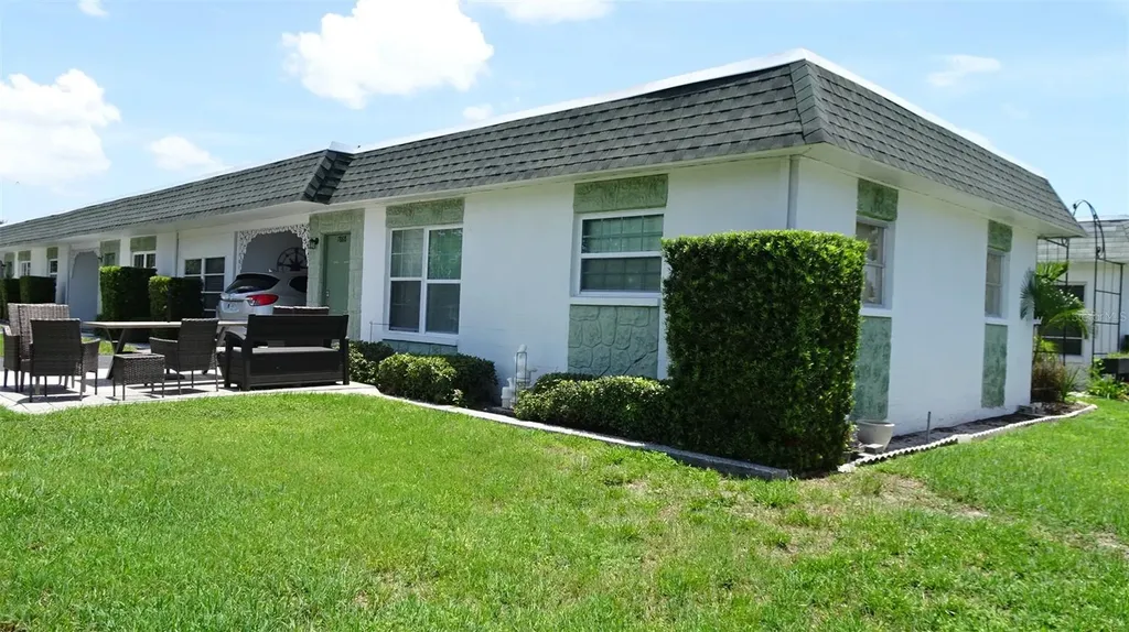 7868 40th Avenue N St Petersburg FL 33709