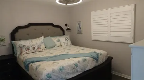 7868 40th Avenue N St Petersburg FL 33709